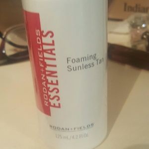 Foaming self tanner